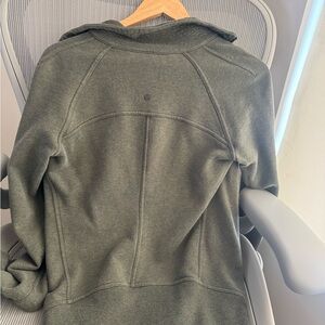 Lululemon sweater women’s size 4 - green scuba full zip jacket mock neck